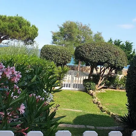 Casa Con Jardín A 25 Metros De La Playa. La T. Сasa de vacaciones Palamós