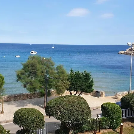 Сasa de vacaciones Casa Con Jardín A 25 Metros De La Playa. La T.