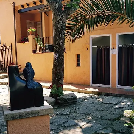 Casa Con Jardín A 25 Metros De La Playa. La T. * Palamós