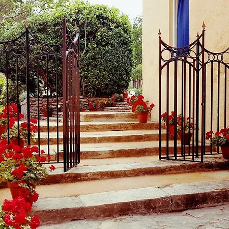 Сasa de vacaciones Casa Con Jardín A 25 Metros De La Playa. La T.