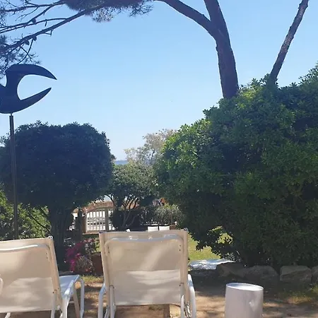 Casa Con Jardín A 25 Metros De La Playa. La T. Сasa de vacaciones