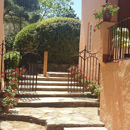 Casa Con Jardín A 25 Metros De La Playa. La T. Сasa de vacaciones Palamós