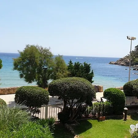 Casa Con Jardín A 25 Metros De La Playa. La T. *