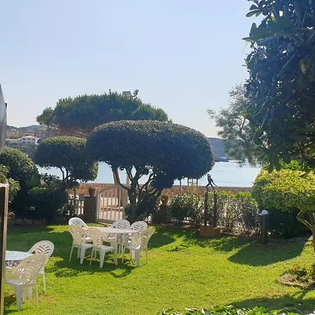 Сasa de vacaciones Casa Con Jardín A 25 Metros De La Playa. La T. *