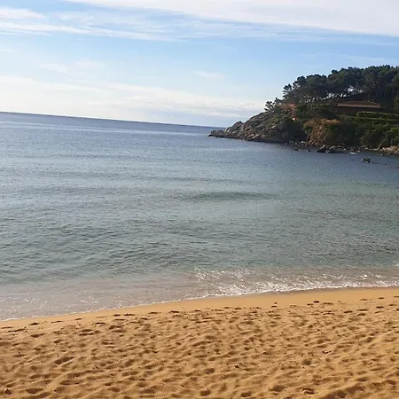 Сasa de vacaciones Casa Con Jardín A 25 Metros De La Playa. La T. *