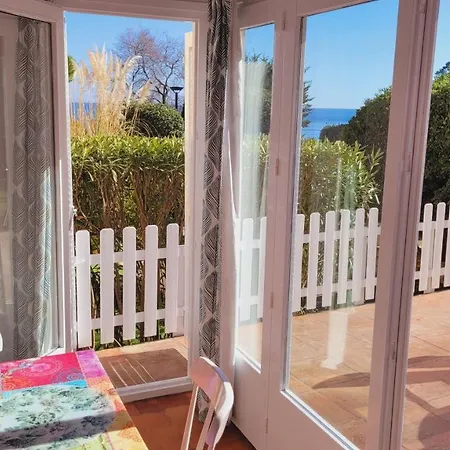Casa Con Jardin A 25 Metros De La Playa. La T. * Palamos