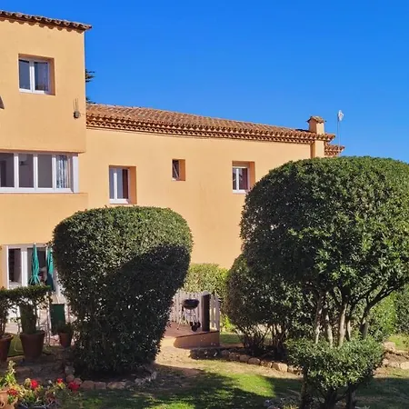 Casa Con Jardin A 25 Metros De La Playa. La T. Palamos