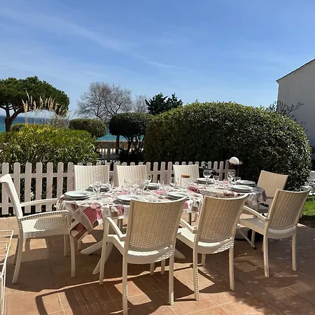 Casa Con Jardín A 25 Metros De La Playa. La T. Сasa de vacaciones