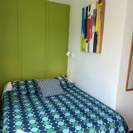 Casa Con Jardín A 25 Metros De La Playa. La T.