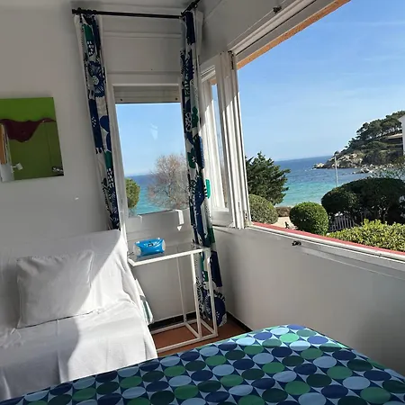 Casa Con Jardín A 25 Metros De La Playa. La T. * Palamós