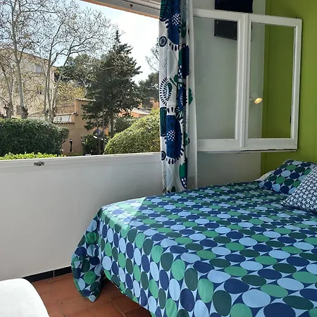 Holiday home Casa Con Jardin A 25 Metros De La Playa. La T.