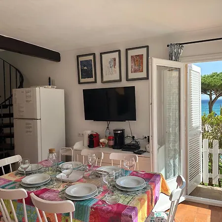Casa Con Jardin A 25 Metros De La Playa. La T.